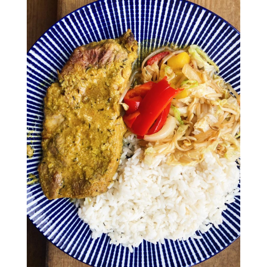 Côte de porc marinée à la hawaienne, wok légumes et riz